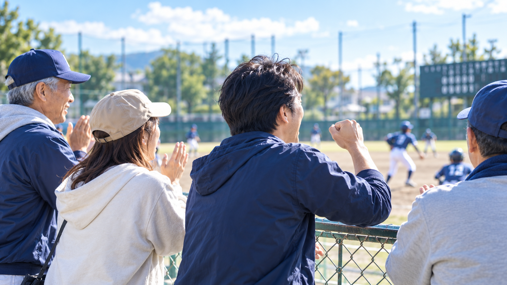 球場から世代を超えてチームを応援する人たち